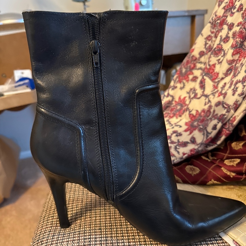 Nine West Leather Ankle Boits!